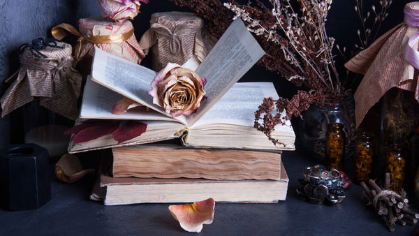 5 WITCHY BOOKS TO ADD TO YOUR OCTOBER TBR