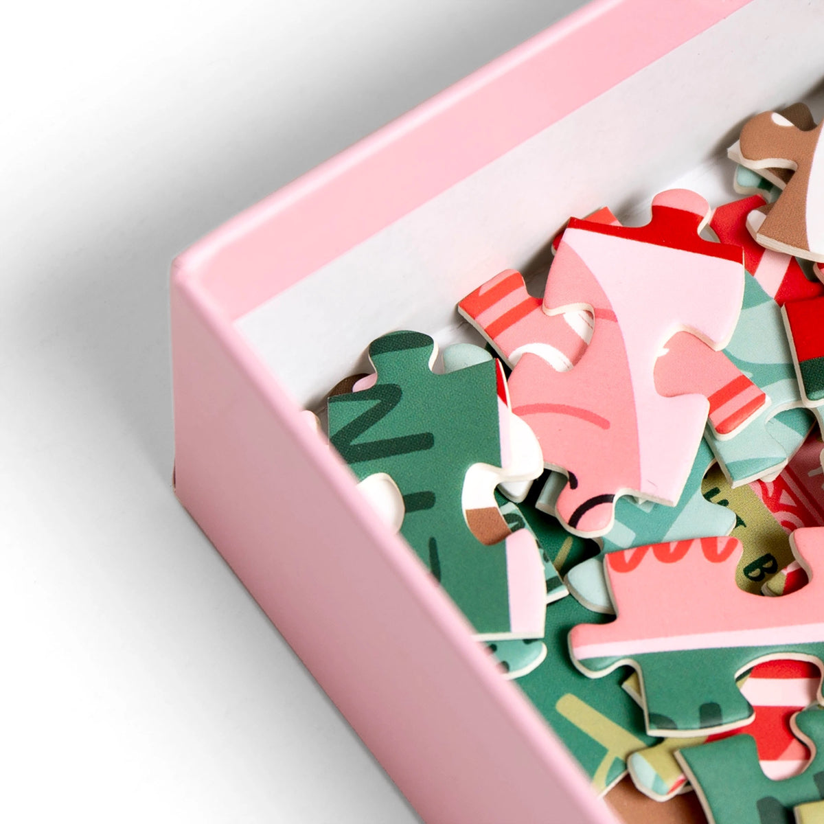 Christmas bookshelf jigsaw puzzle