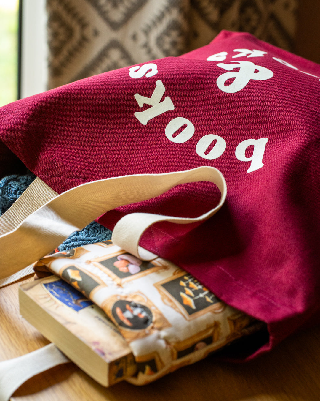 Books and snacks bag - burgundy